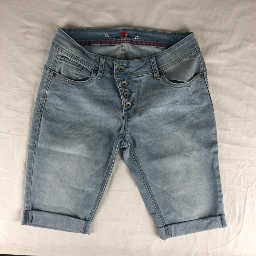 New Buena Vista Women’s Light Wash Shorts Size 4